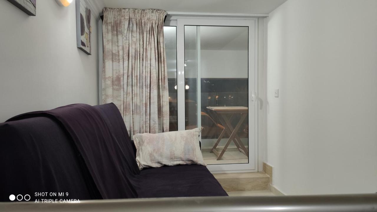 شقة Aquamarine Sea Front - Elevated Ground Floor With Balcony And Yard مارساسكالا