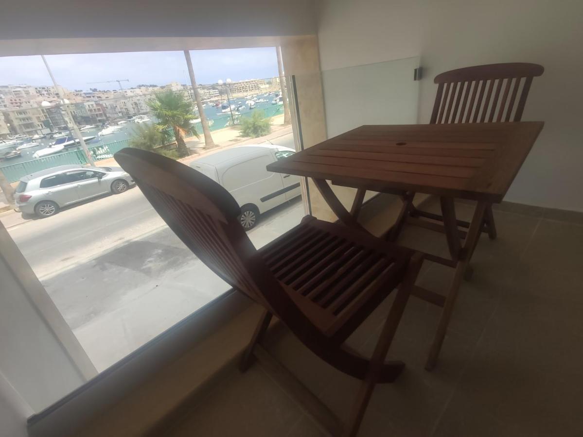 Aquamarine Sea Front - Elevated Ground Floor With Balcony And Yard مارساسكالا