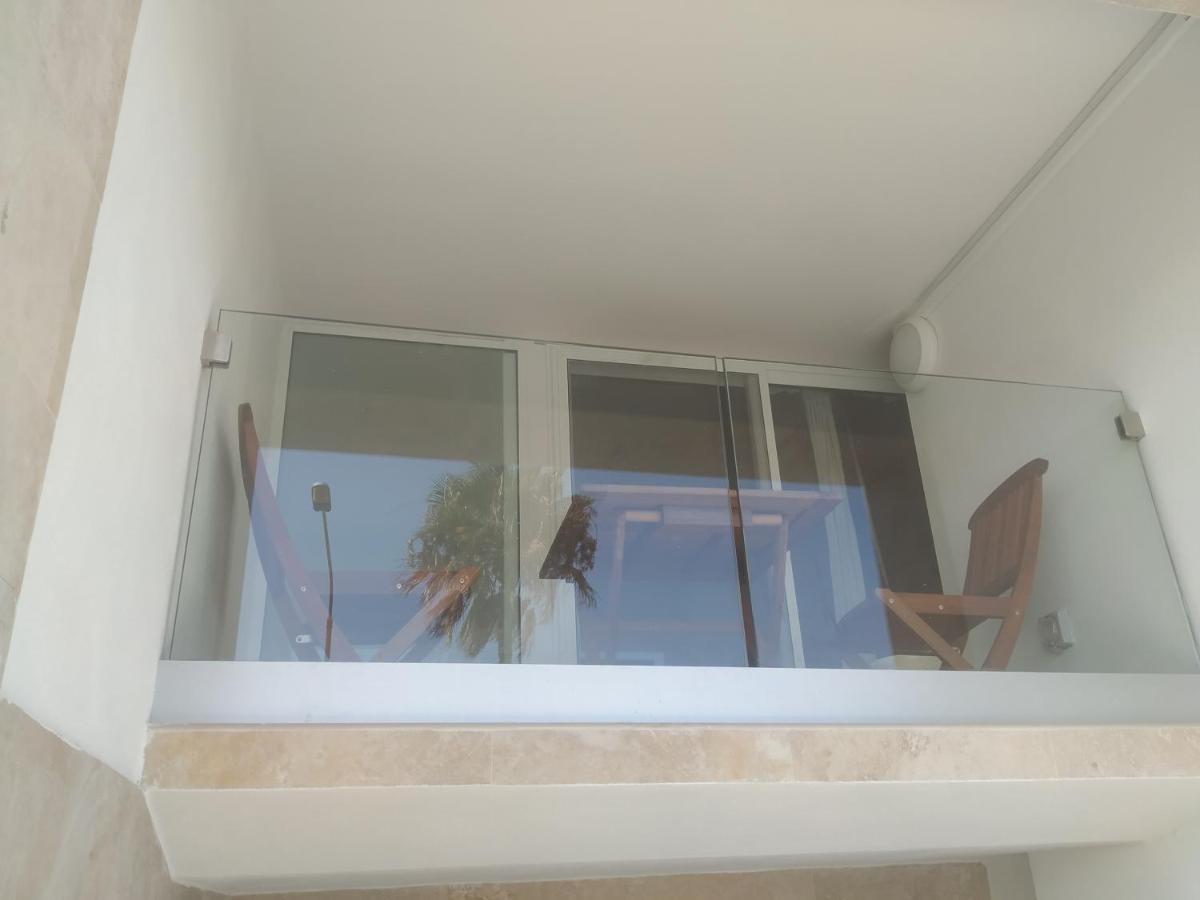 Aquamarine Sea Front - Elevated Ground Floor With Balcony And Yard شقة *